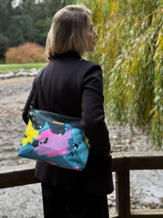 👜 Víš, jaké to je, když si něco koupíš kvůli praktičnosti a nakonec to nosíš pořád, protože se ti to prostě líbí? 😍 Tak to...